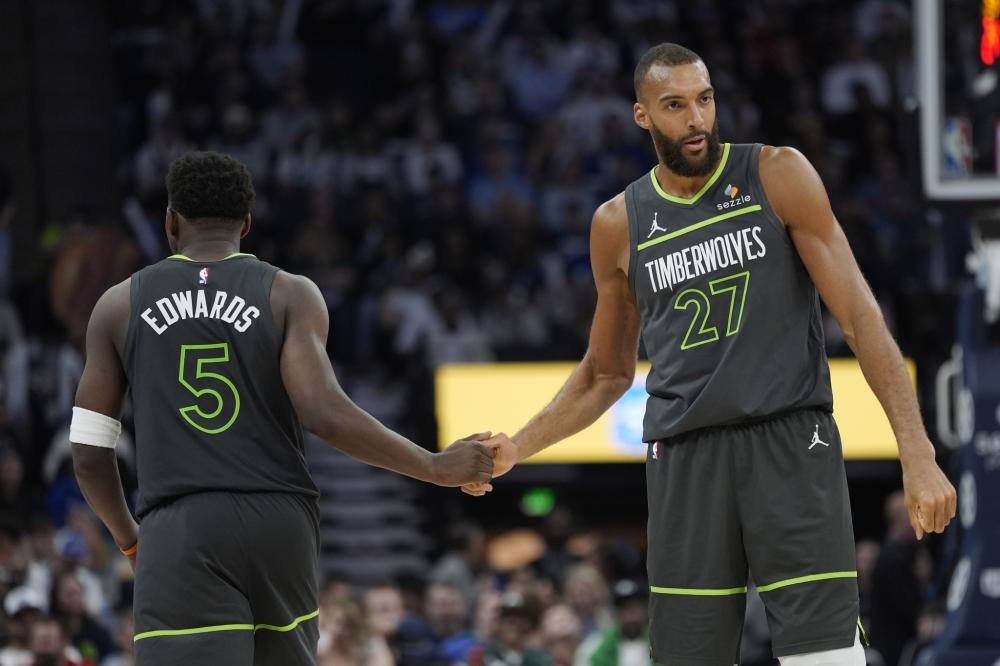 他们通过一 他们通过一