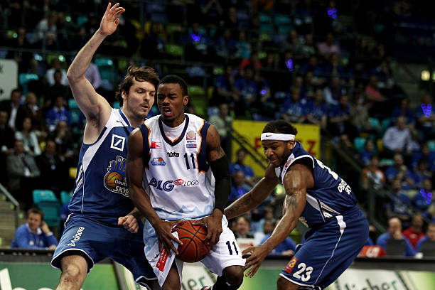 不勒斯击败 不勒斯击败