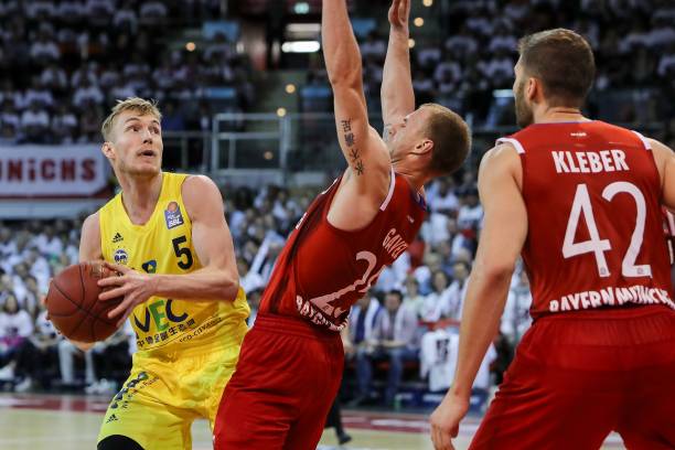 队的中场核 队的中场核