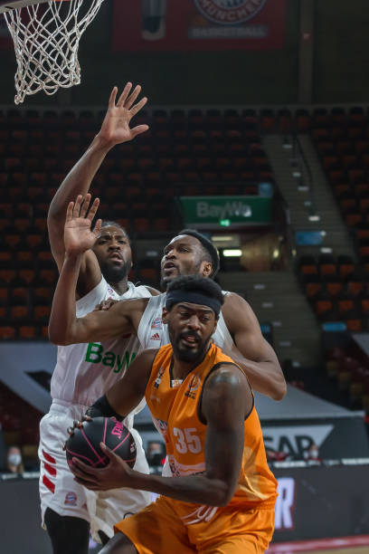 接连出现在 接连出现在